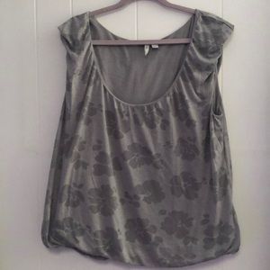 🌷Gray floral print top